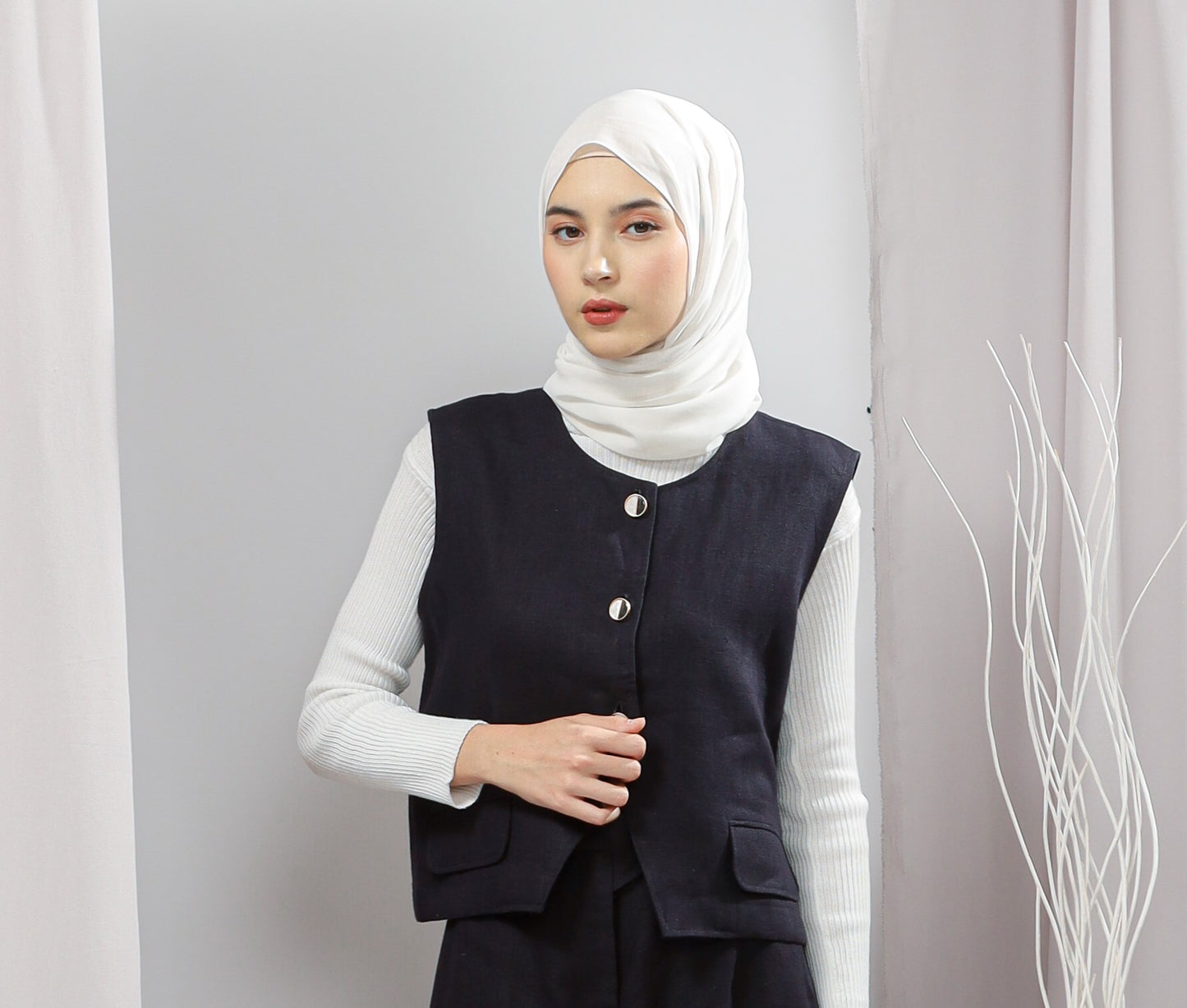 Zenia Crop Vest Black