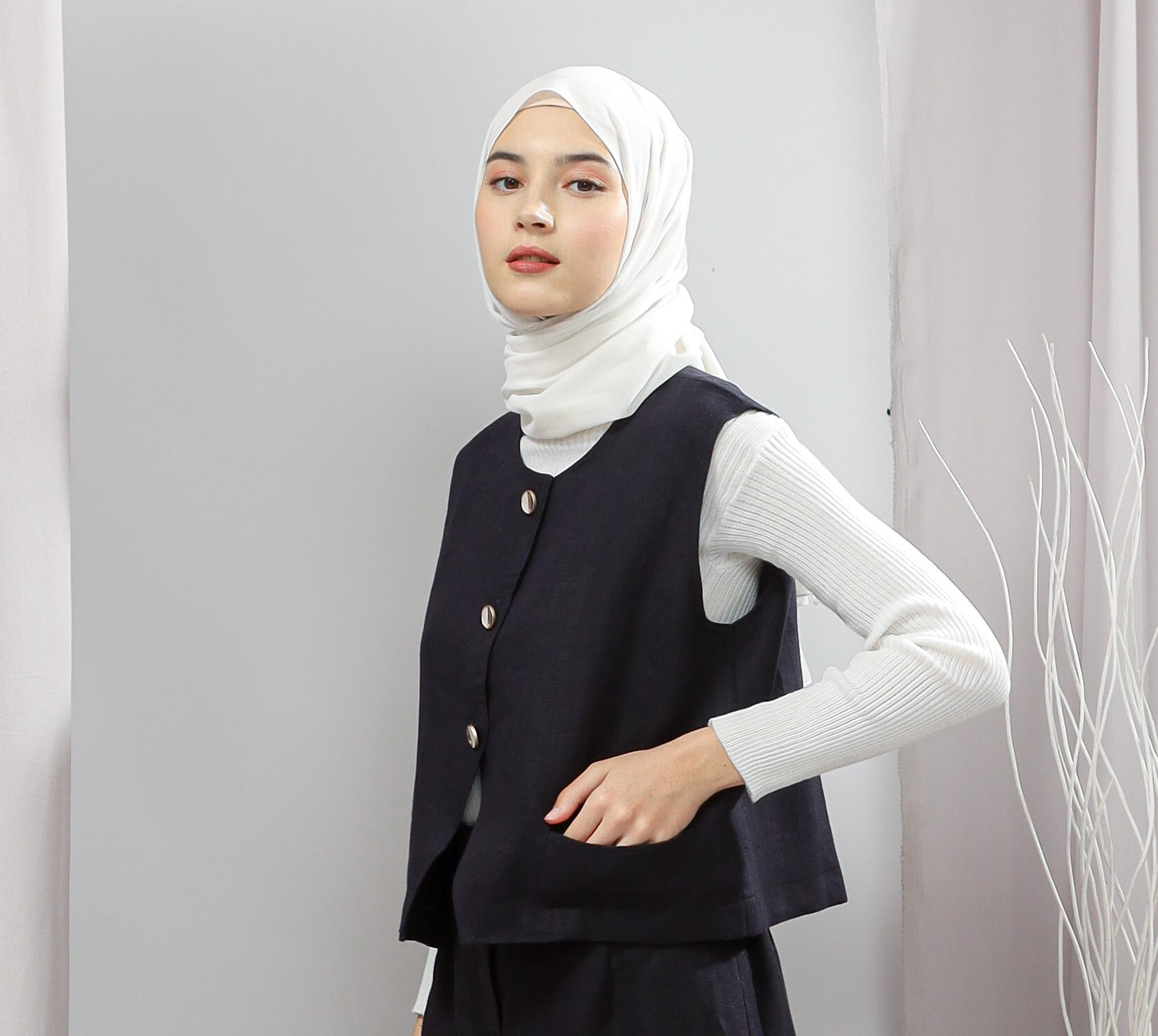 Zenia Crop Vest Black
